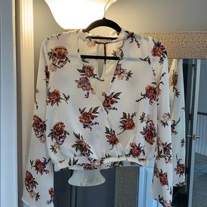 Low cut Cropped floral shirt